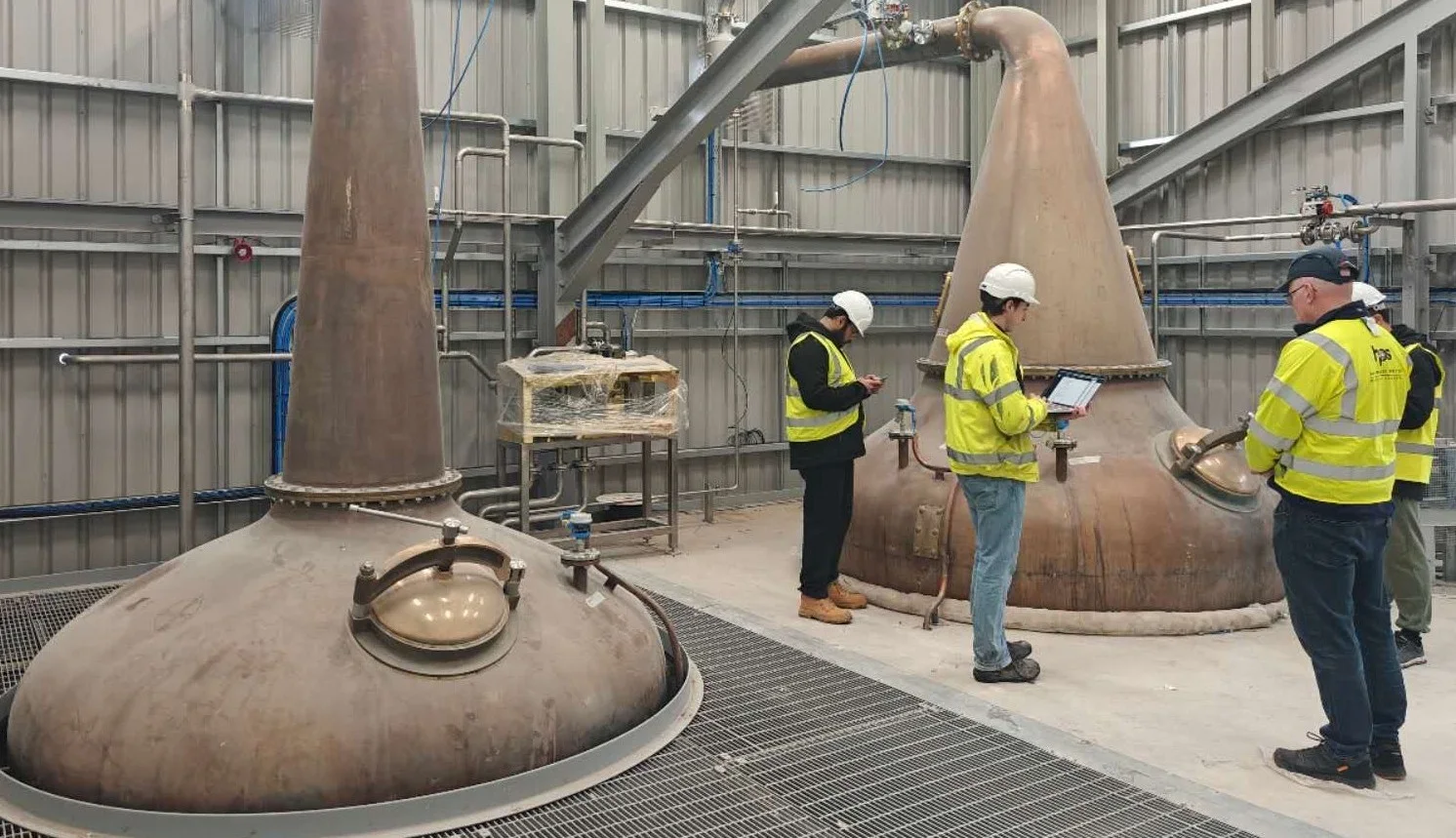 Whisky pot stills with worm condenser_Wash still wood heating